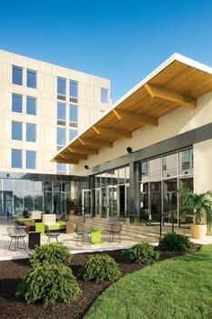 Hotel Aloft East 3*
